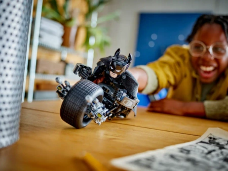 LEGO 76273 Klocki Super Heroes Figurka Batmana do zbudowania i batcykl
