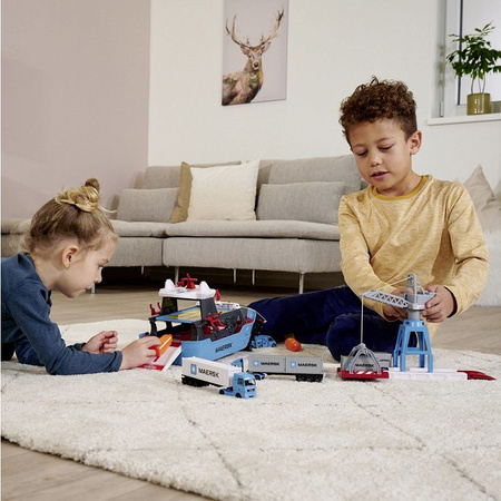 PORT KONTENEROWY DŹWIG ŻURAW +WIELKI STATEK PŁYWAJĄCY +CIĘŻARÓWKA TIR MAN MAERSK