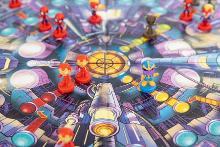 Race Home Marvel AVENGERS gra planszowa wyścigi laboratorium STAR figurki